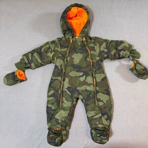 Vine Baby Boy SnowSuit Camouflage Detachable Booties and Mittens Size 6-9 months